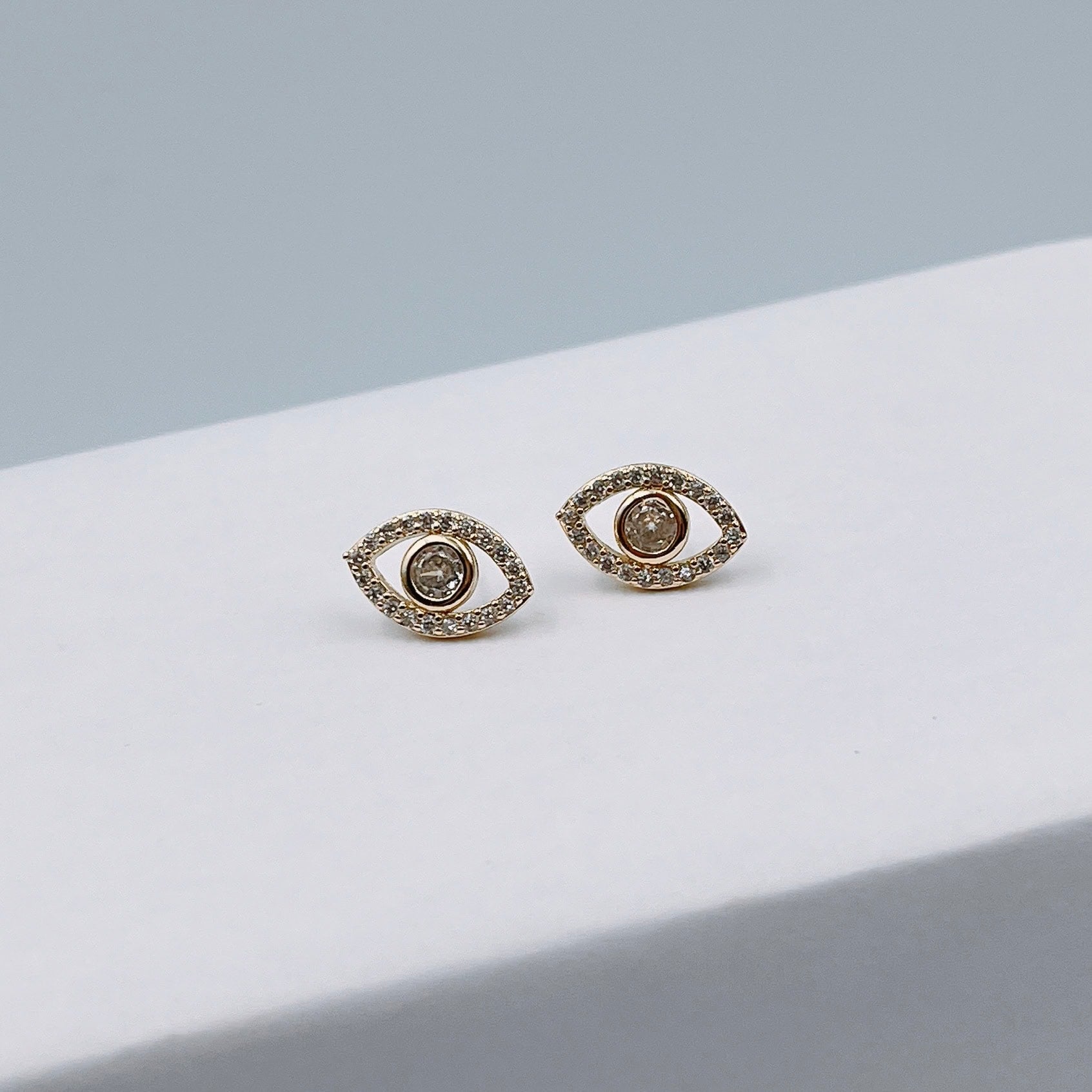 Aretes Ojos de la Providencia