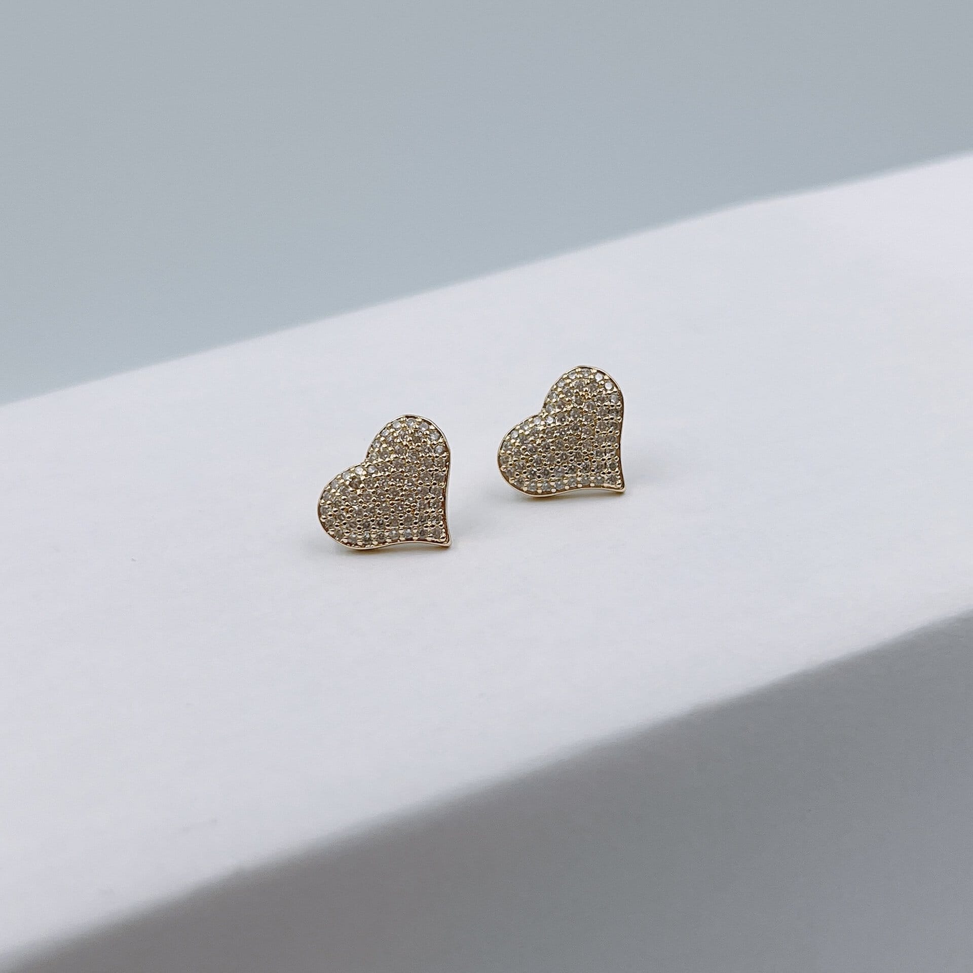 Aretes corazón brillante