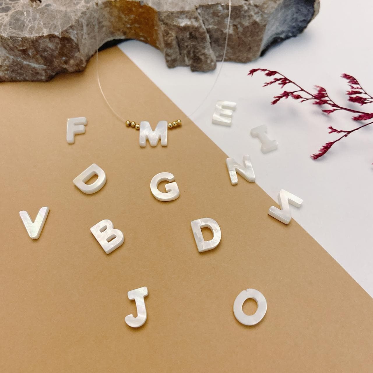 Collar con Inicial de Nácar